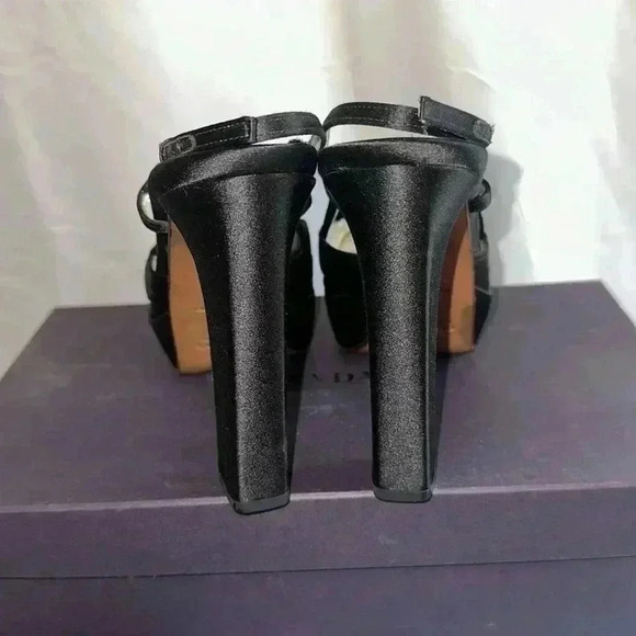 Selling Preloved authentic Prada Heels - Picture 5 of 8